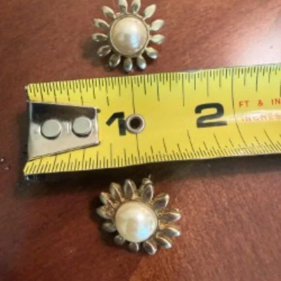 Gold Tone Earring with Faux Pearls!! - Picture 3 of 3